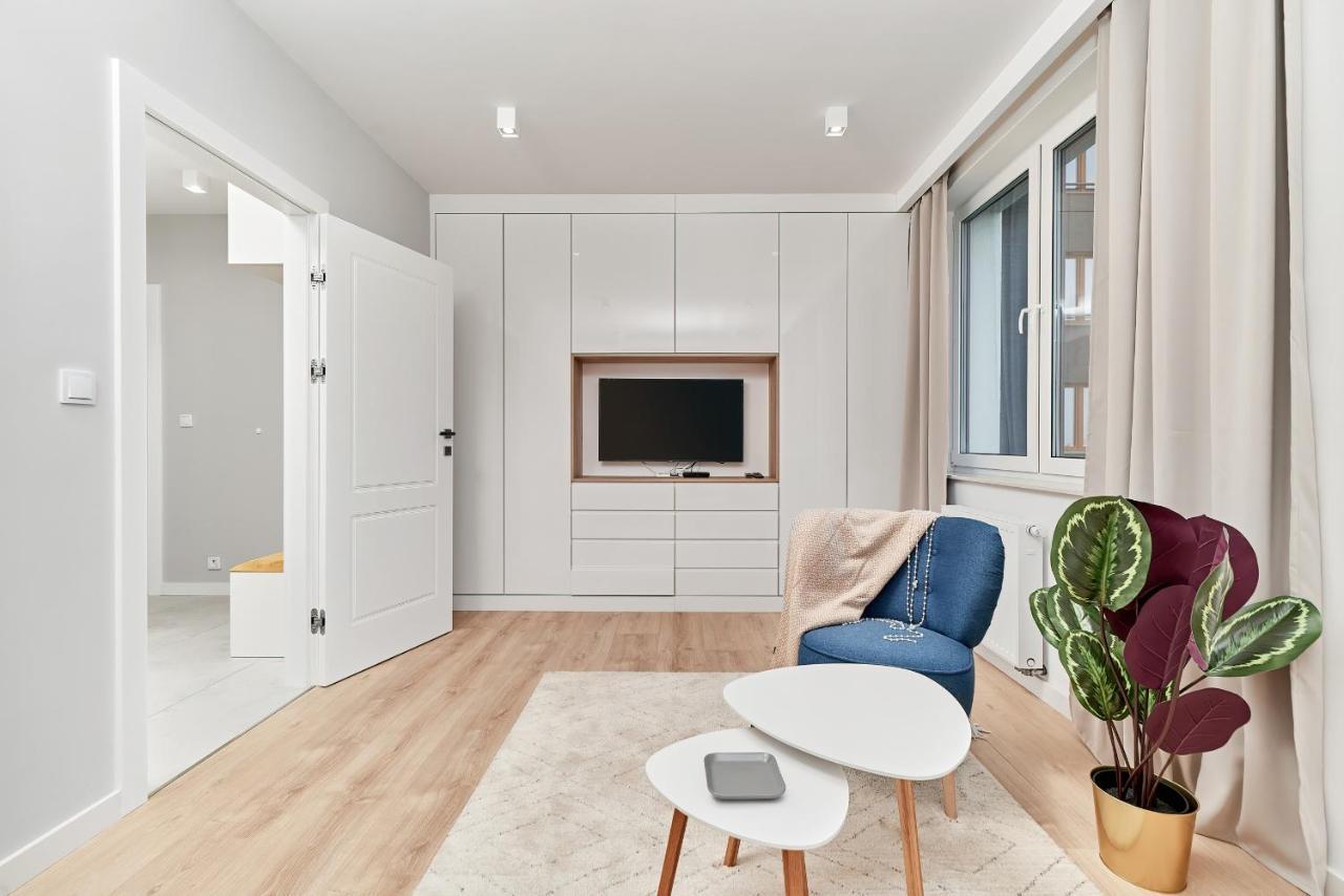 Exclusive Apartments Gwiazdzista With Free Garage Wroclaw By Noclegi Renters Exterior foto